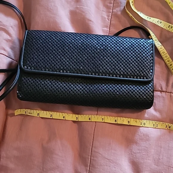 STUNNING WHITING AND DAVIS BLACK MATTE MESH CROSSBODY CLUTCH - Picture 13 of 16
